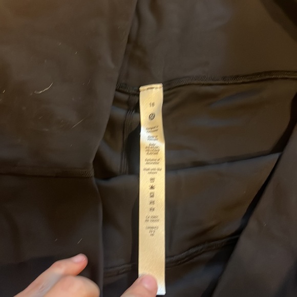 NWOT Lululemon Align High Rise Crop (17”)- size 18, black - Picture 4 of 4
